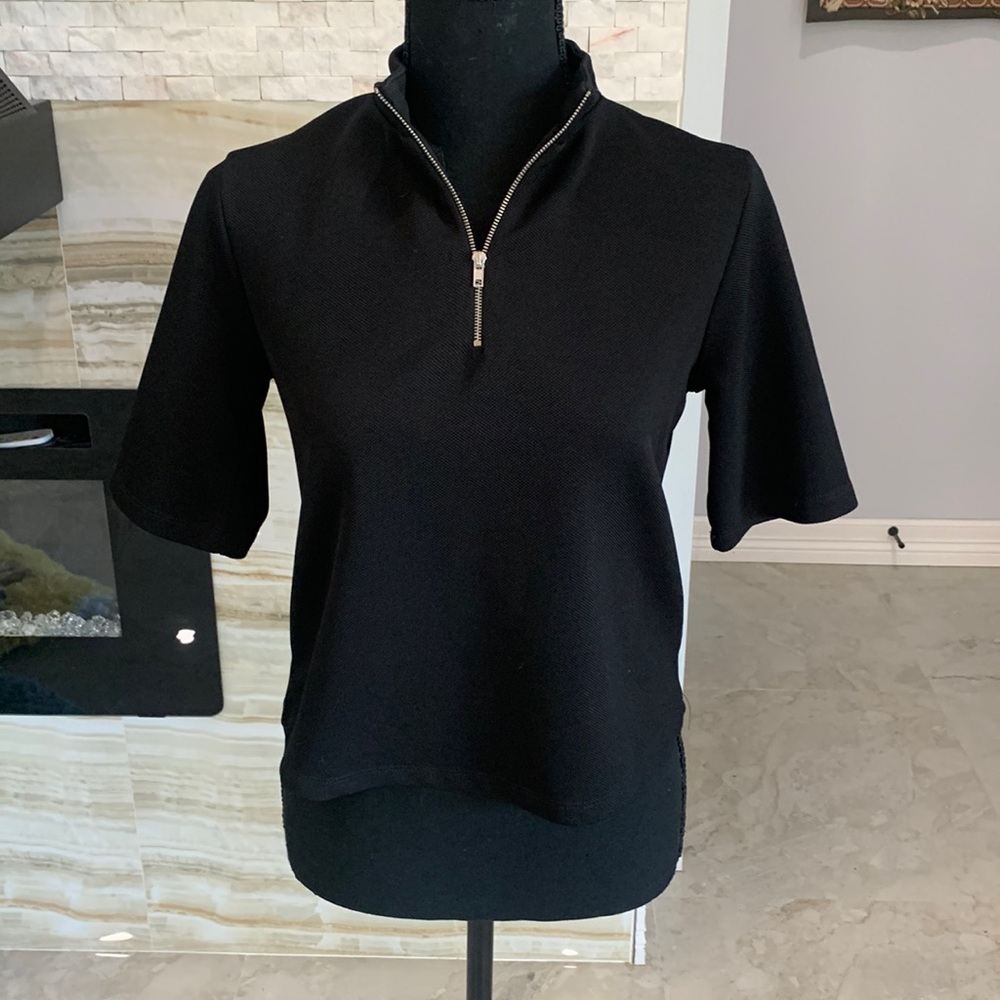 Forever 21 Front Half Zip Short Sleeve Top. Size S (329)
